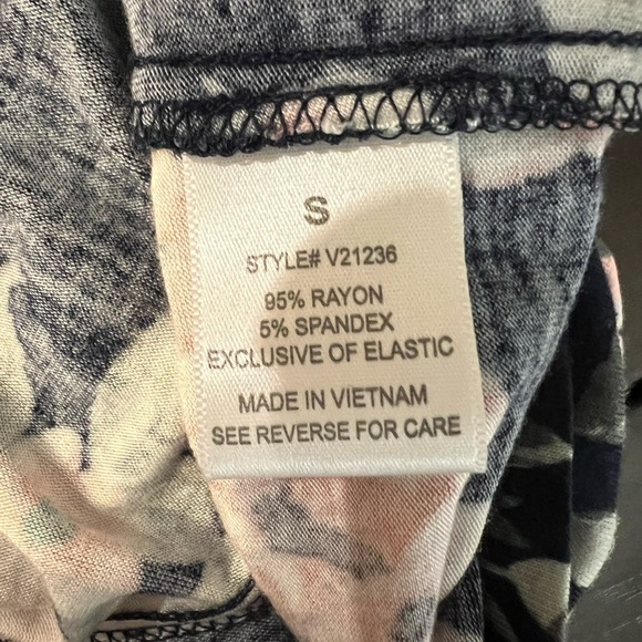 Urban Girl Floral Print Long Sleeve Women's Blouse size Small Ruching to bodice - Picture 5 of 7